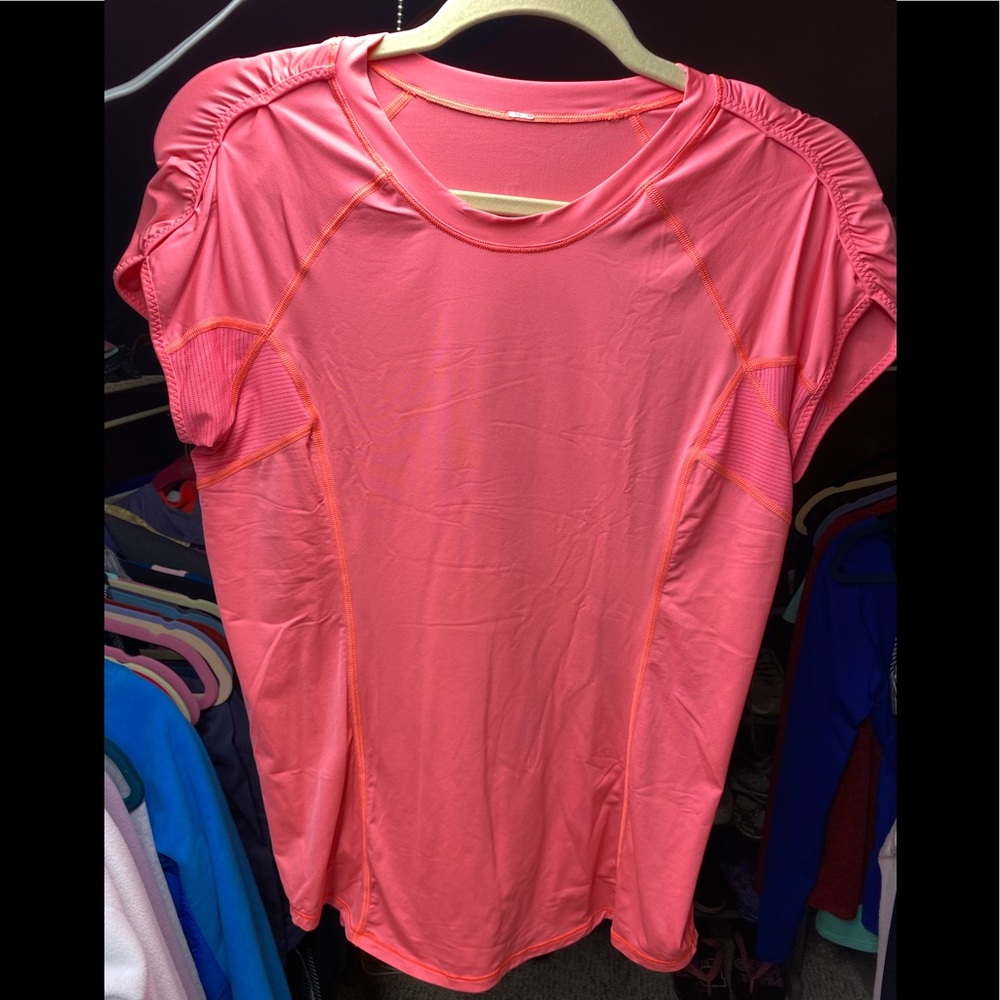 Lululemon tshirt
